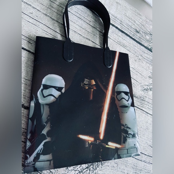 NEW. $3.00 each! Bundle of 4 Star Wars plastic gift/favor bags with handles - Picture 5 of 8